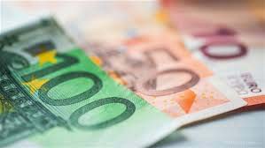 1月17日人民币兑美元即期收盘价报7.3284 较上一交易日上调33个基点(2025年01月17日)